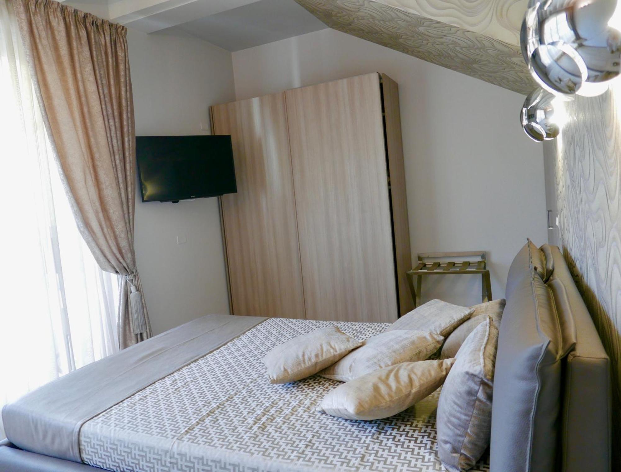 Phoenix Garda Hills Sirmione Exterior foto